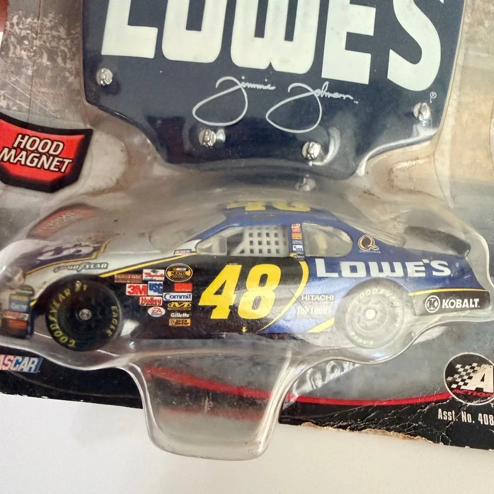 Winner's Circle Jimmie Johnson 48 Lowes NASCAR 1:64 Diecast Car with Hood Magnet